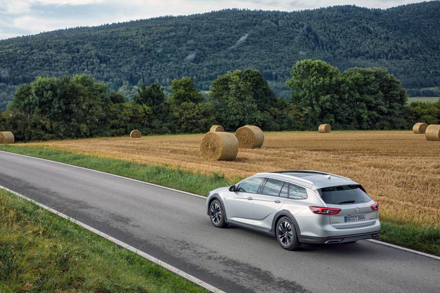  Opel Insignia Country Tourer Turbo 4x4 2017 года  (фото 15 из 44)